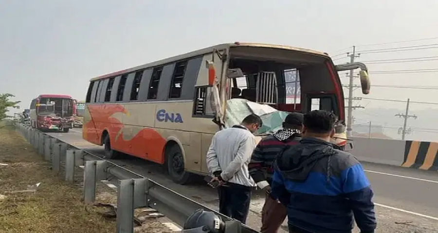 ঢাকা-মাওয়া এক্সপ্রেসওয়েতে ১০ যানবাহনের সংঘর্ষ, নিহত ১