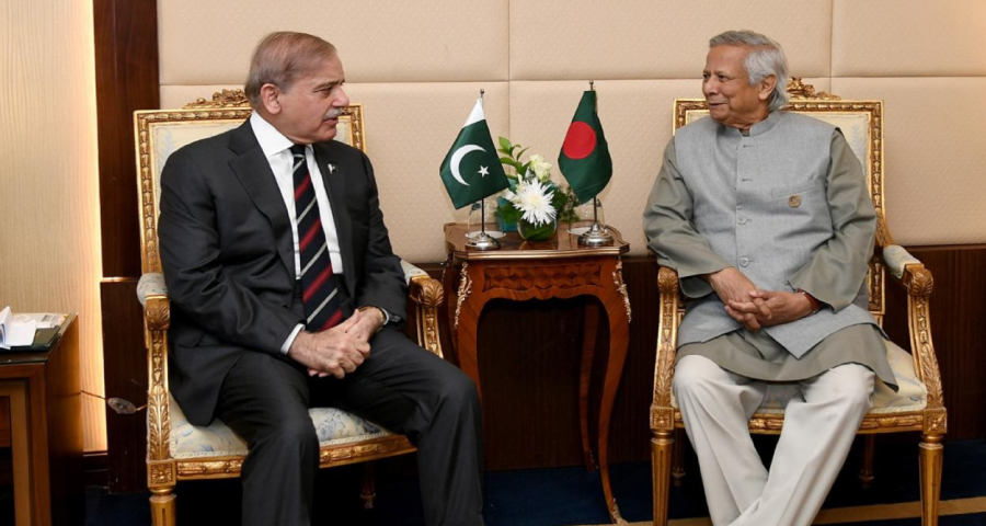 ড. ইউনূসের সঙ্গে পাকিস্তানের প্রধানমন্ত্রীর বৈঠক