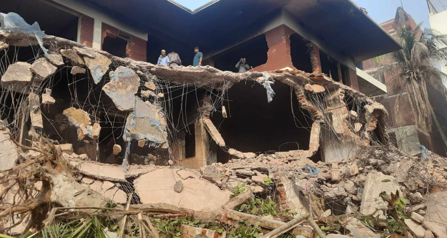 ধানমন্ডি ৩২ এসে এক নারী ও পুরুষের ‘জয় বাংলা’ স্লোগান, অতঃপর…